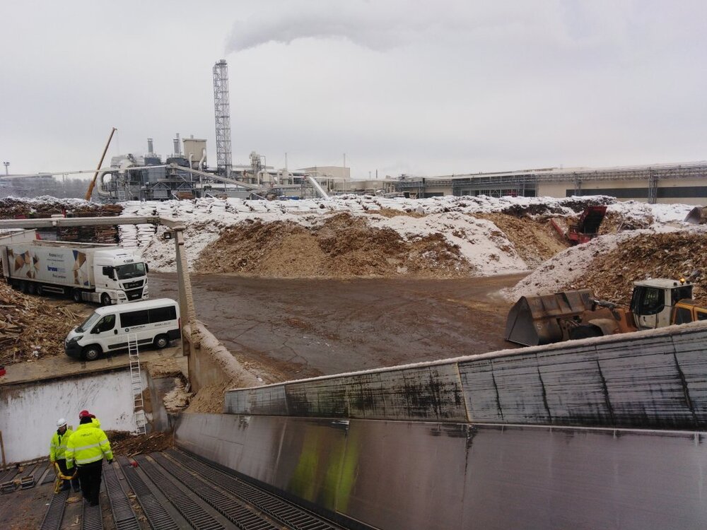 Demontáž a montáž podlahy a řetězů dopravníku