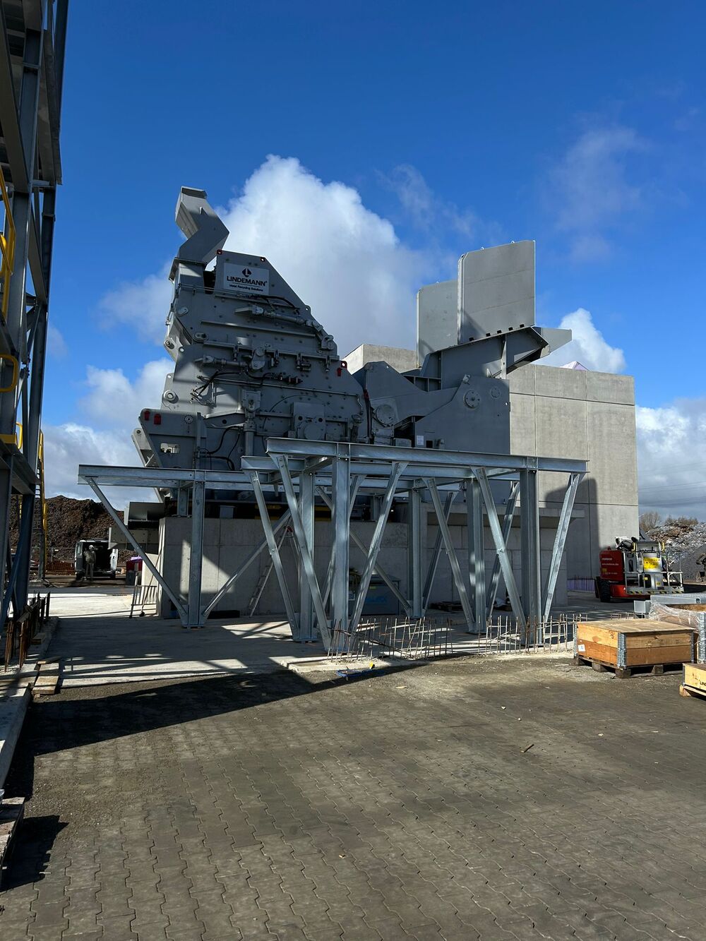 Montáž ocelových konstrukcí a deskových dopravníků